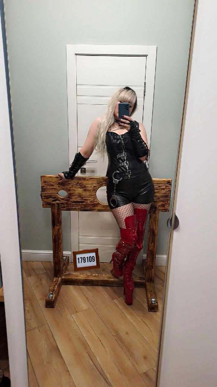 Mistress Dominatrix Whatsapp est privat tg — photo