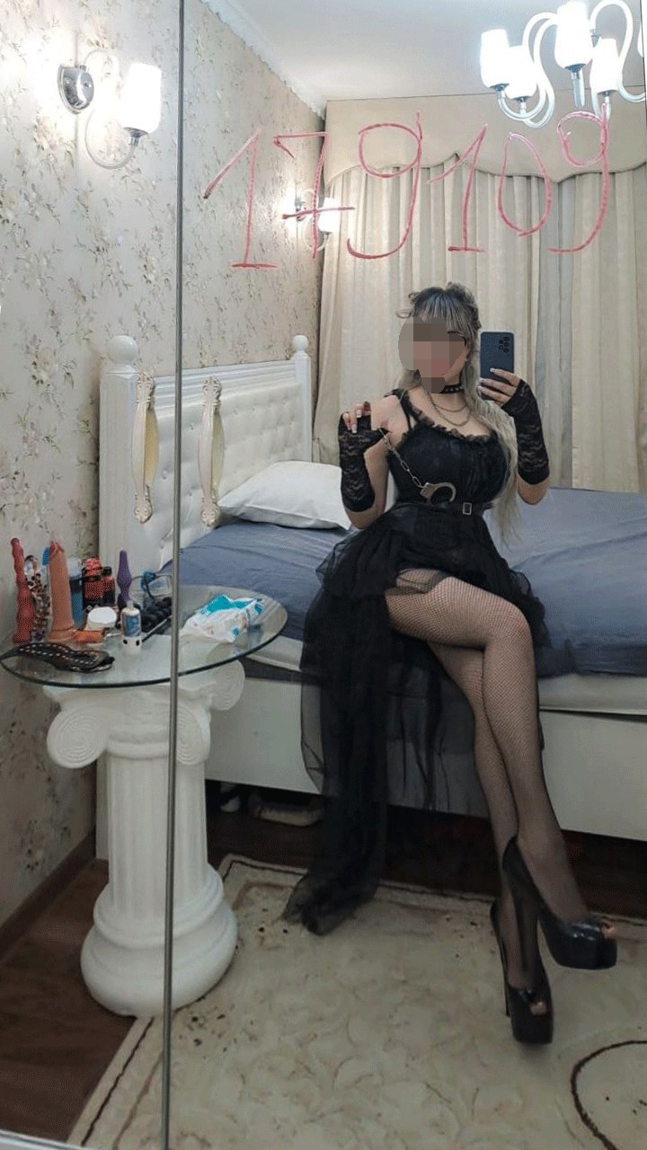 Mistress Dominatrix Whatsapp est privat tg — photo
