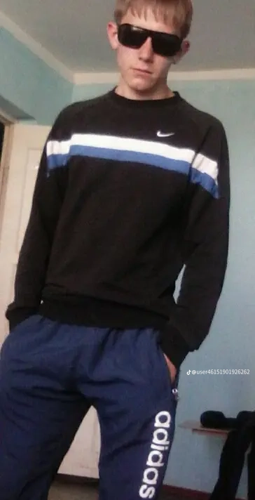 Максим, 26 catalog.years_old — Абай
