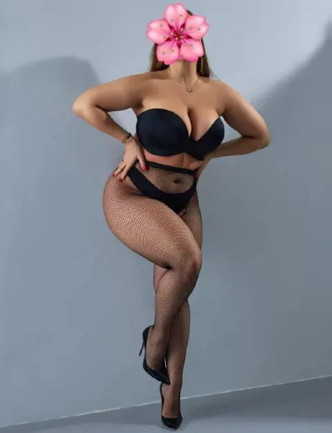 Амина, 30 catalog.years_old — Астана
